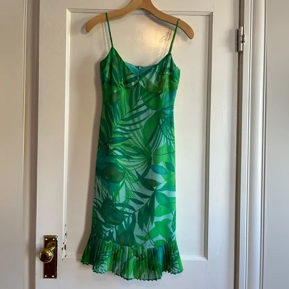 bcbg green dress Size 12 Silk Mixed Fabrics Halter Mid Calf Sui Generis Designer Consignment Womens BCBGMAXAZRIA Paisley BCBG Courtney Knit Emerald Green